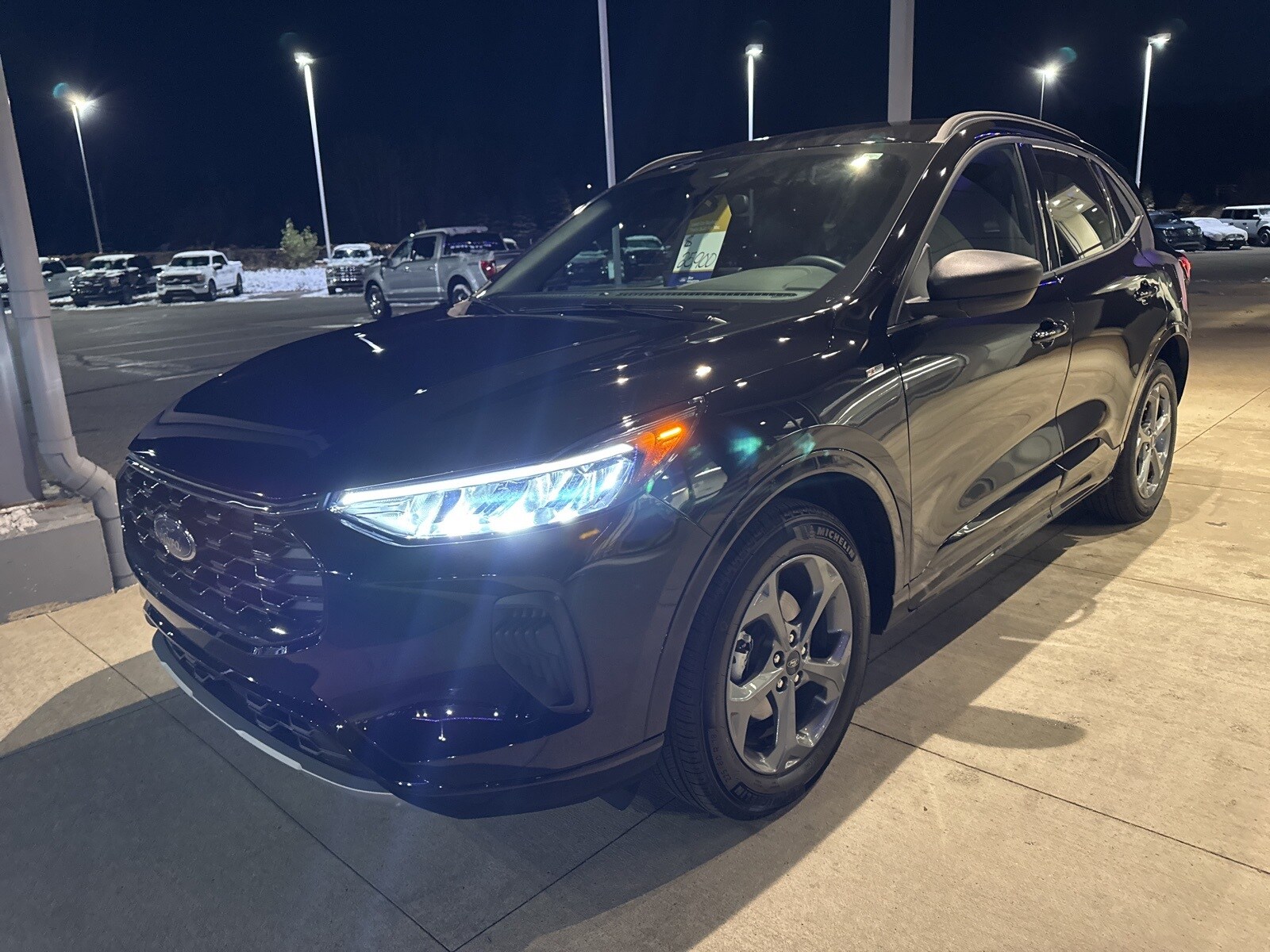 2023 Ford Escape ST-Line photo 2