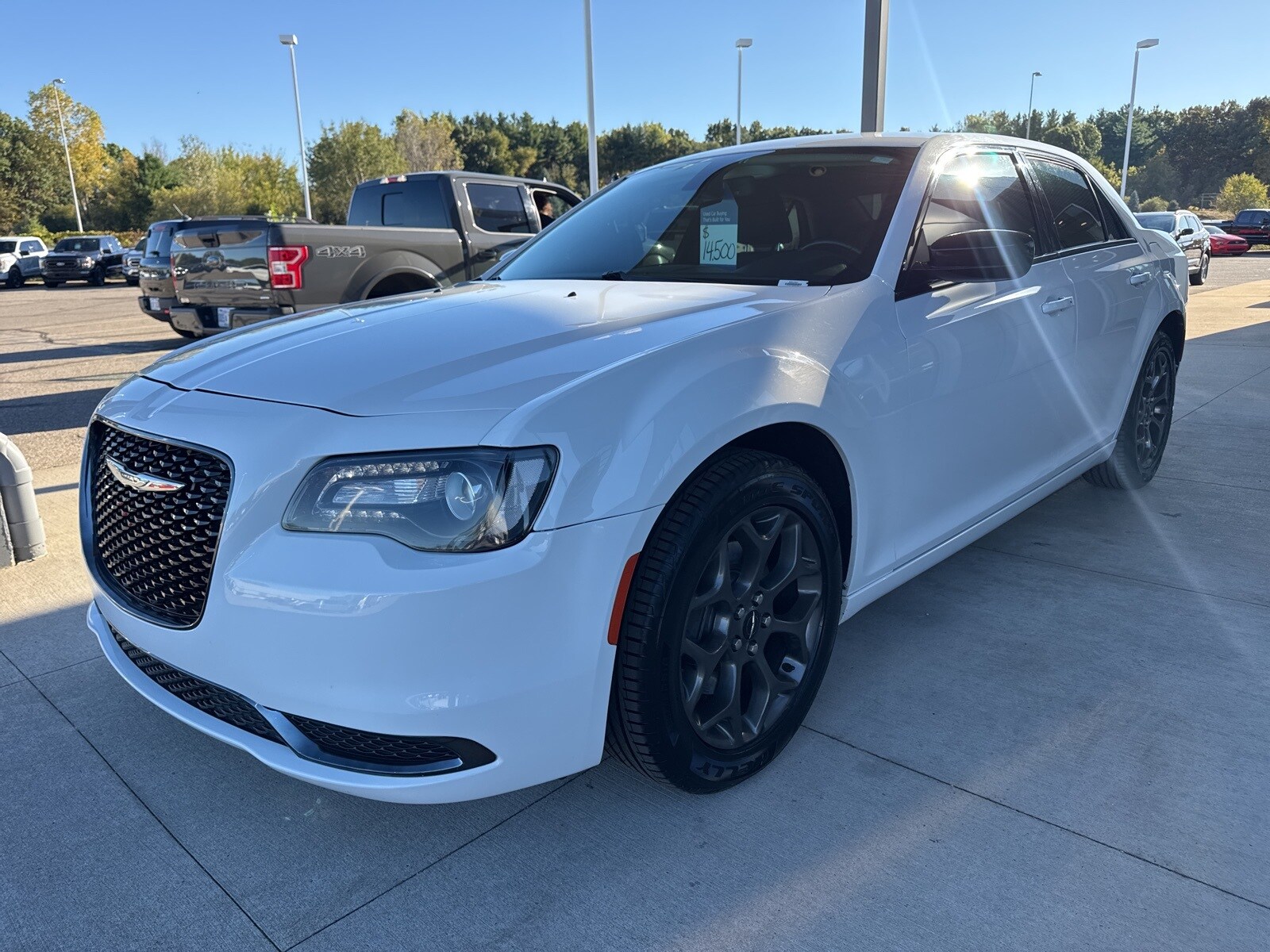 2018 Chrysler 300 Touring photo 2
