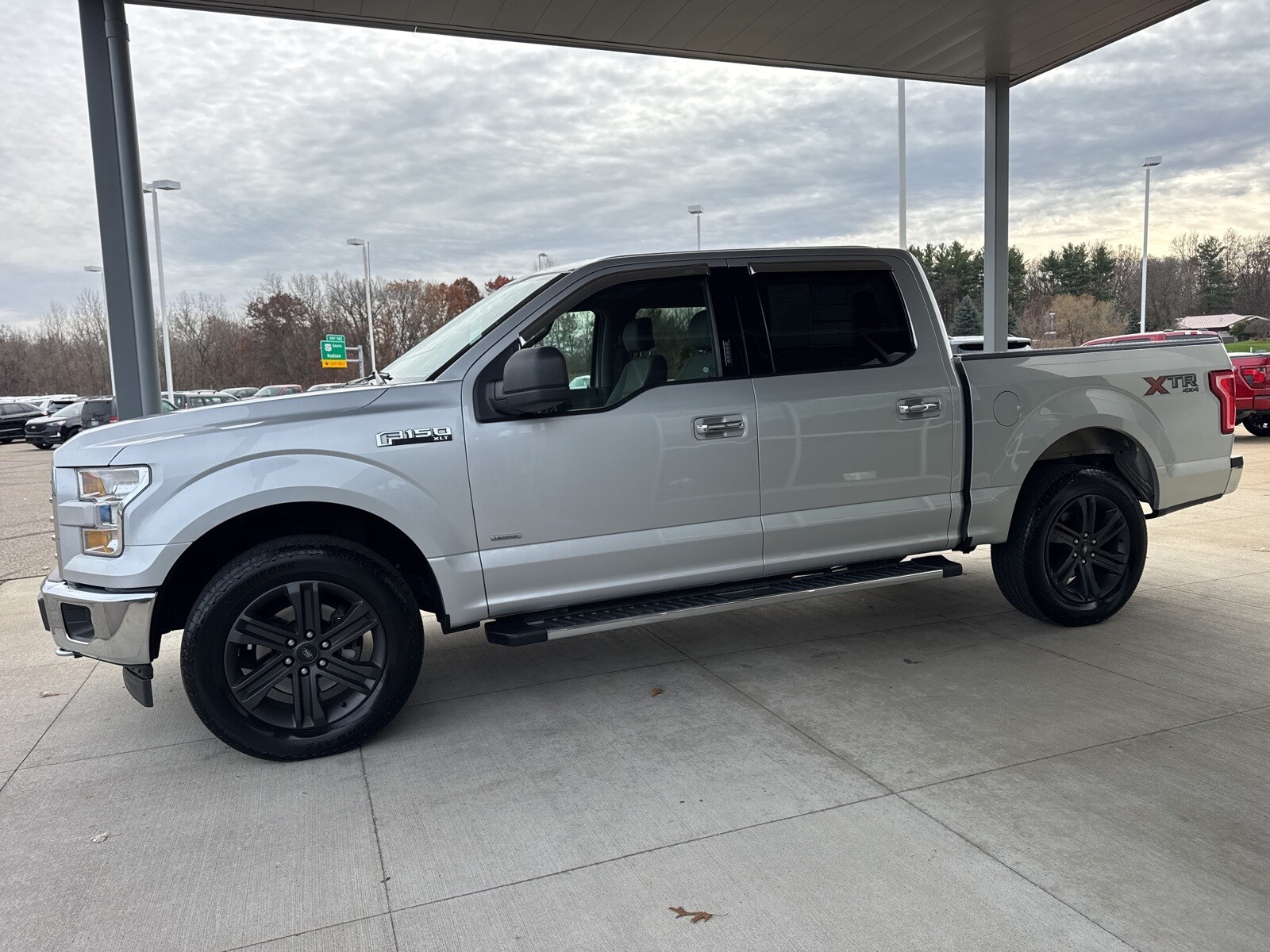 2017 Ford F-150 XLT photo 2