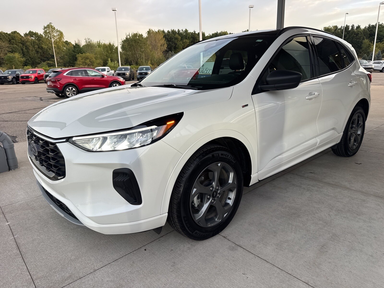 2023 Ford Escape ST-Line photo 2