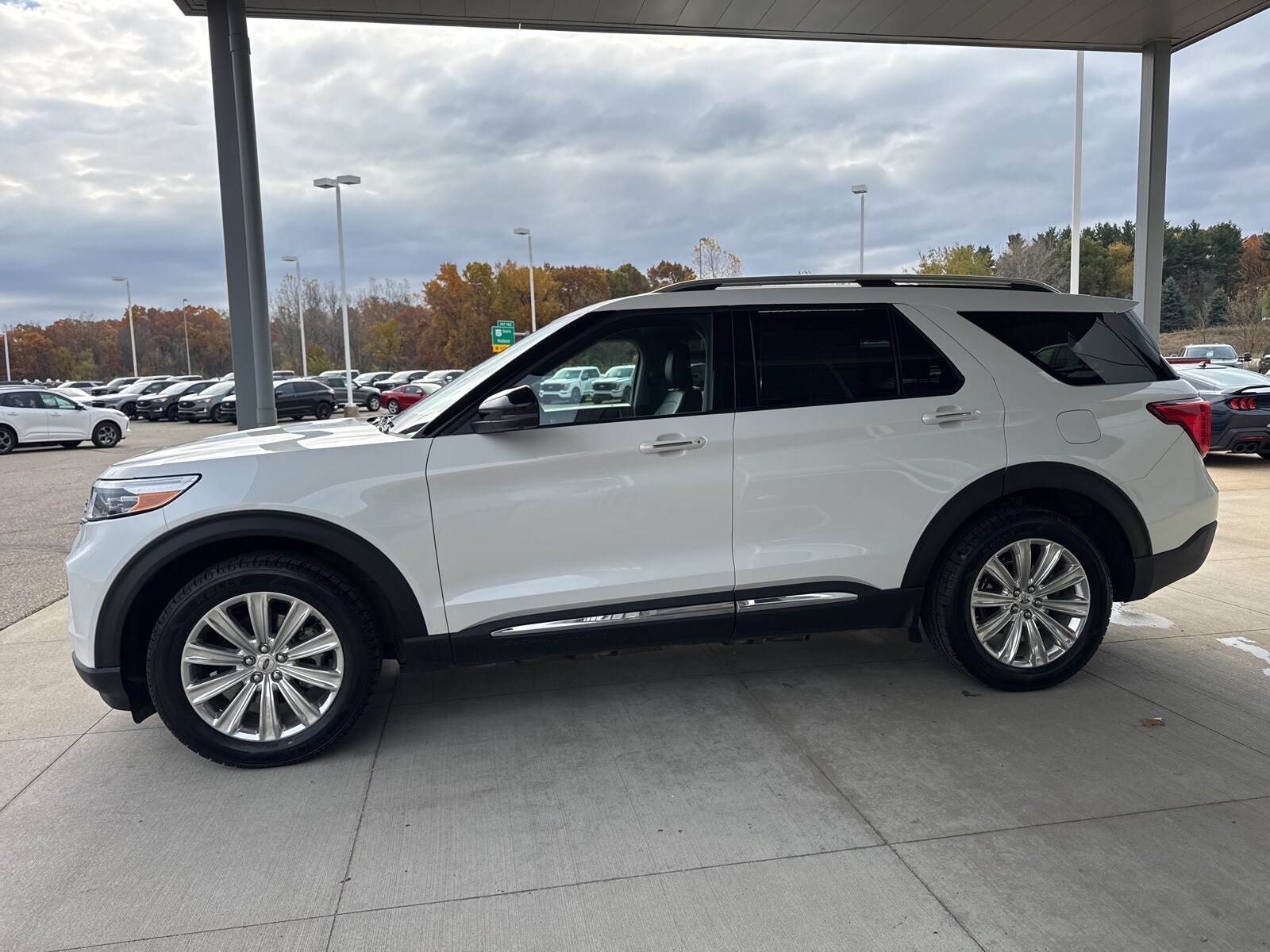 2022 Ford Explorer Limited photo 2