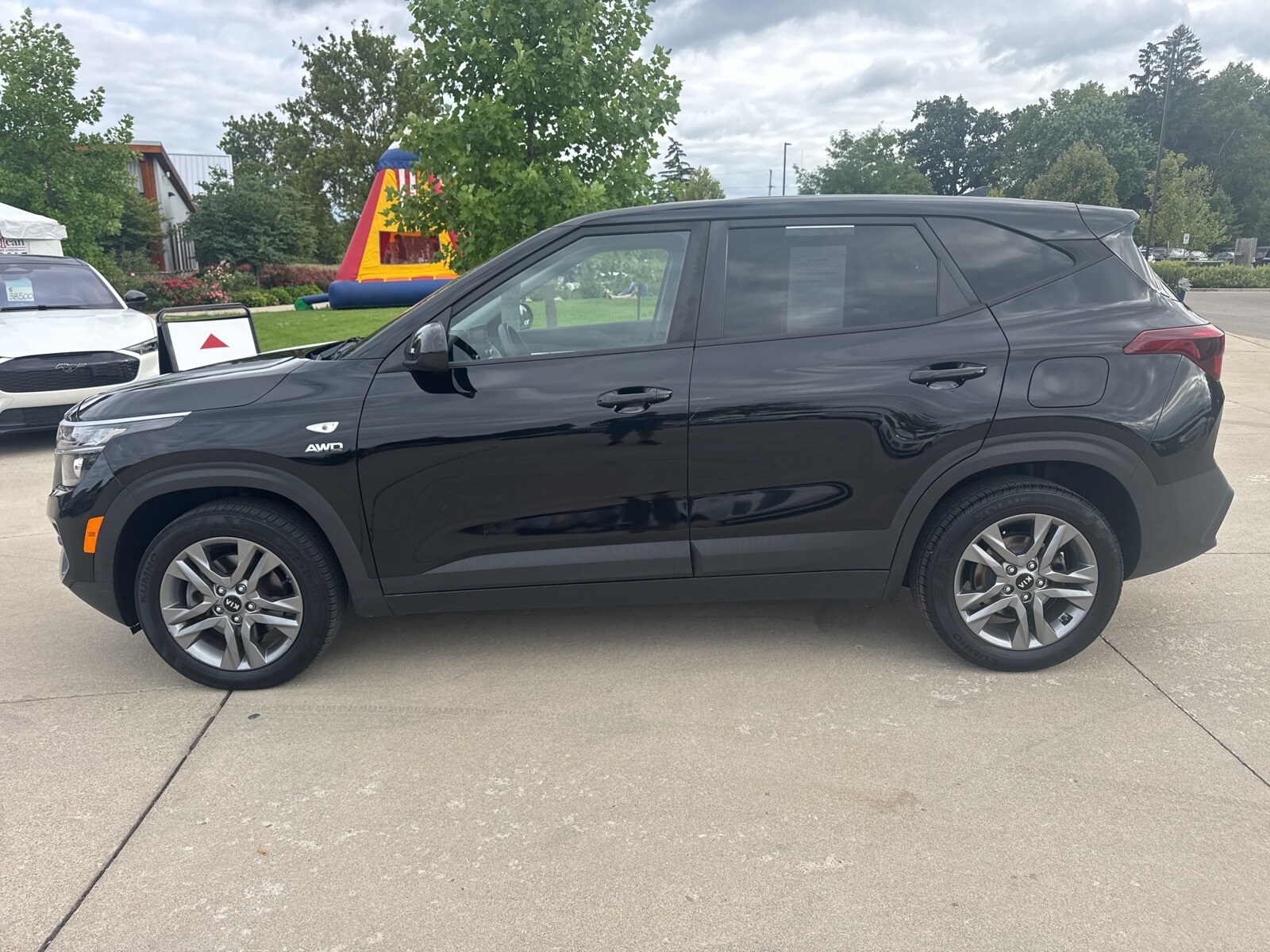 2021 Kia Seltos LX photo 2