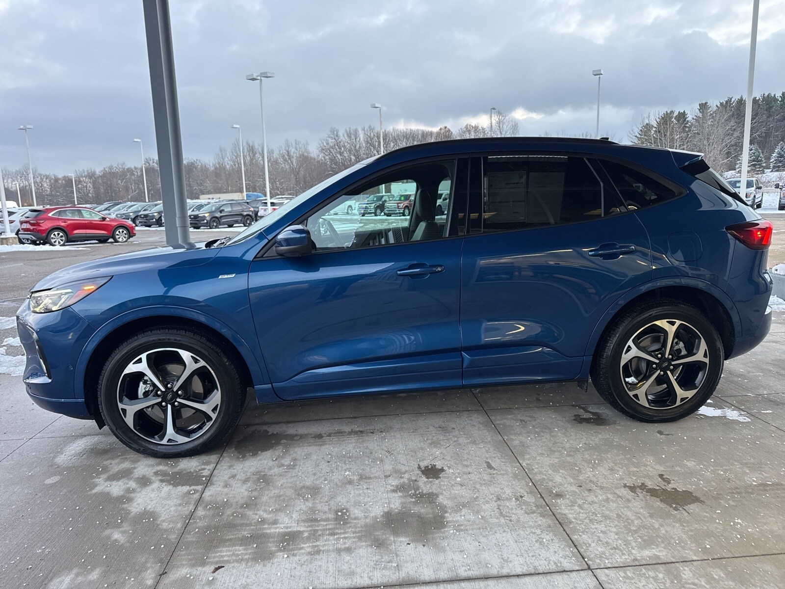 2023 Ford Escape ST-Line Elite photo 2