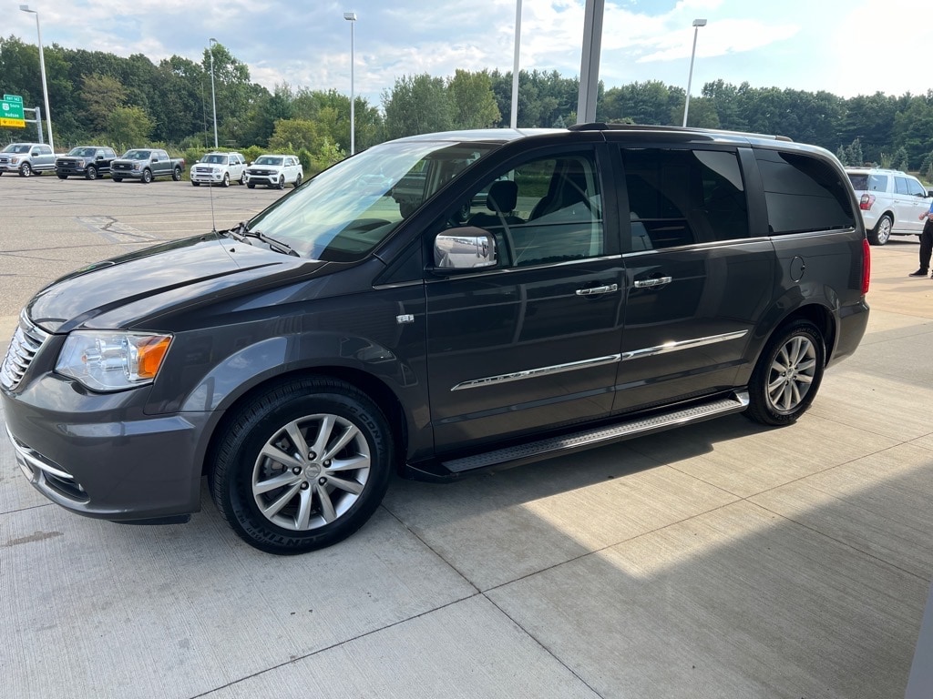 Used 2014 Chrysler Town & Country Touring-L with VIN 2C4RC1CG2ER470444 for sale in Jackson, MI