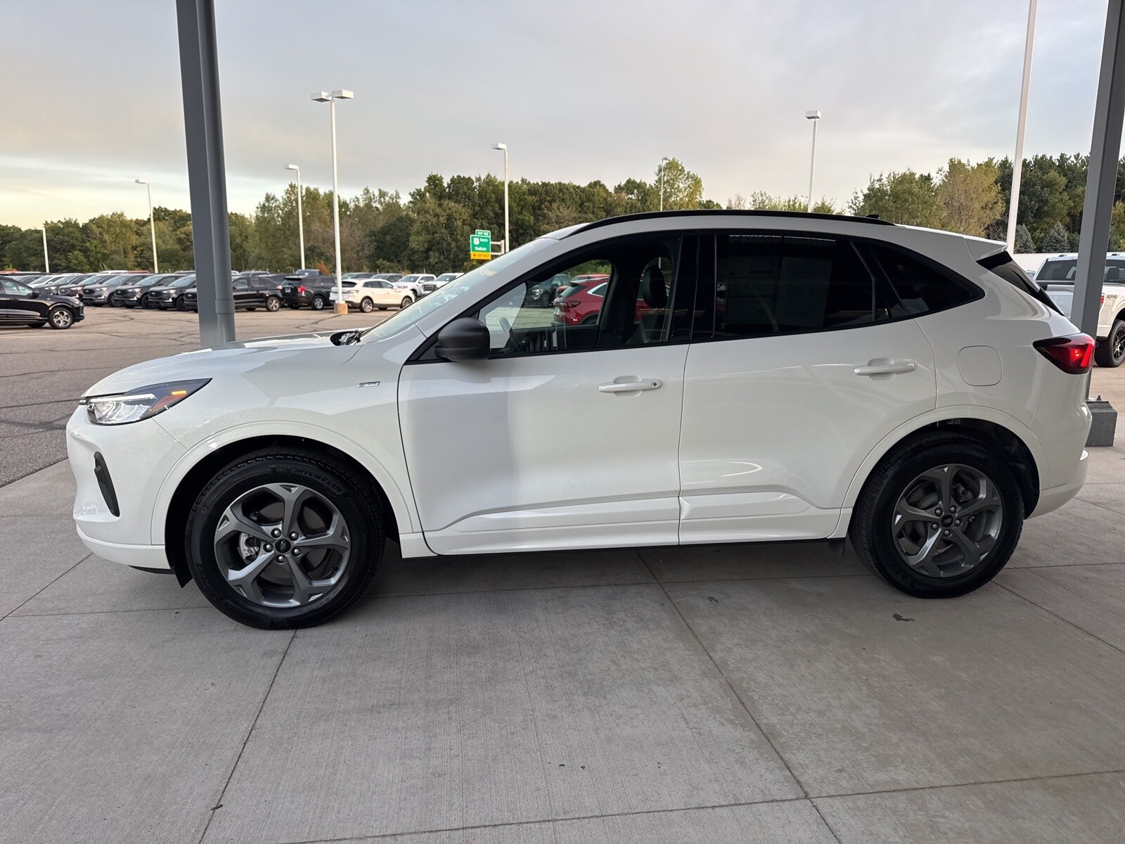 2023 Ford Escape ST-Line photo 3