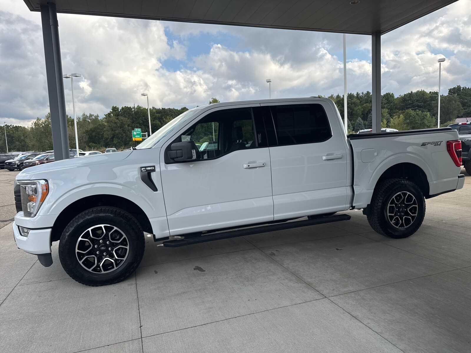 2023 Ford F-150 XLT photo 2