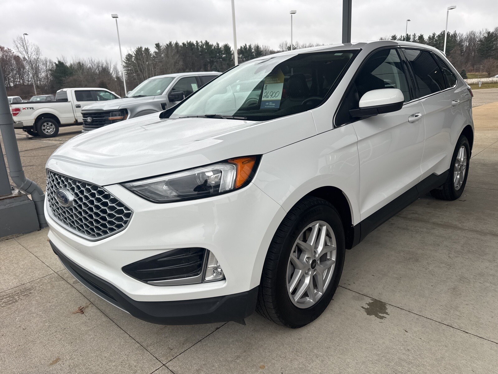 2024 Ford Edge SEL photo 2