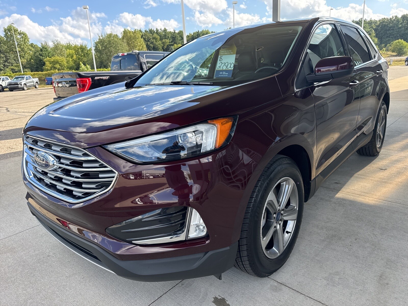 2022 Ford Edge SEL photo 2