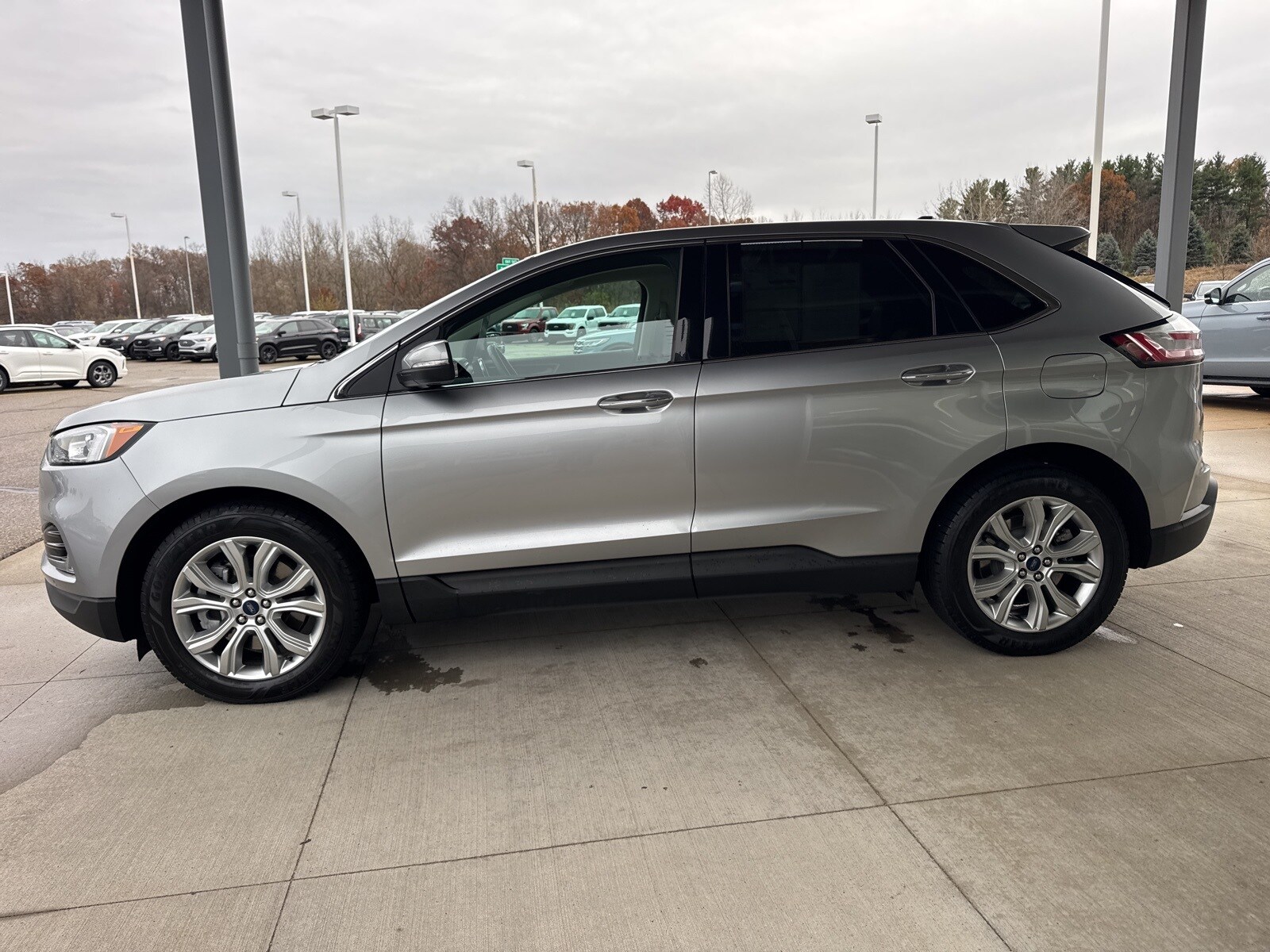 2021 Ford Edge Titanium photo 3