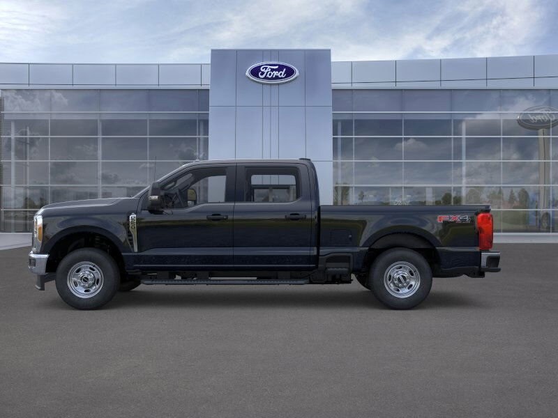2025 Ford F-250 photo 3