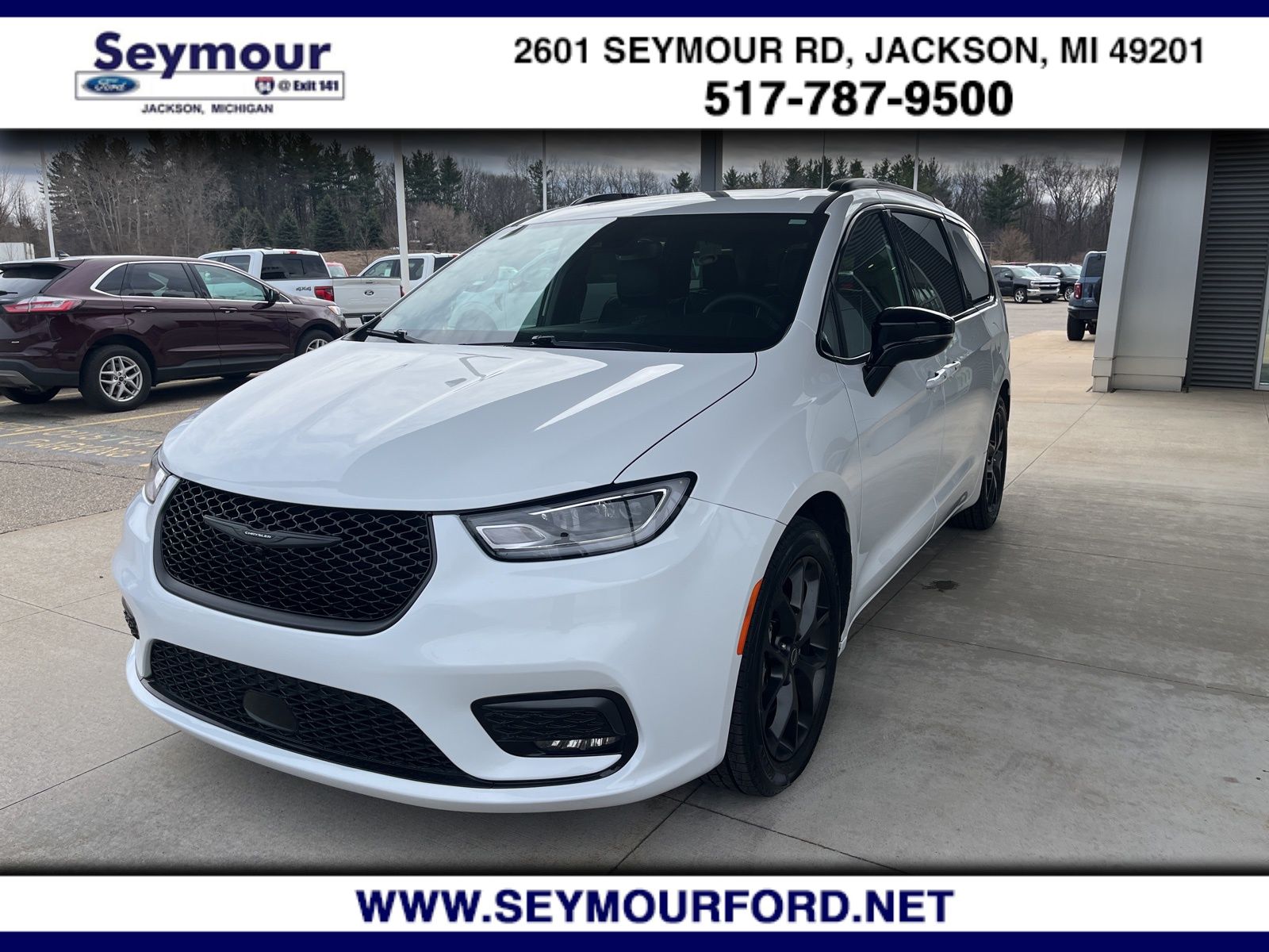 2025 Chrysler Pacifica Limited's photo