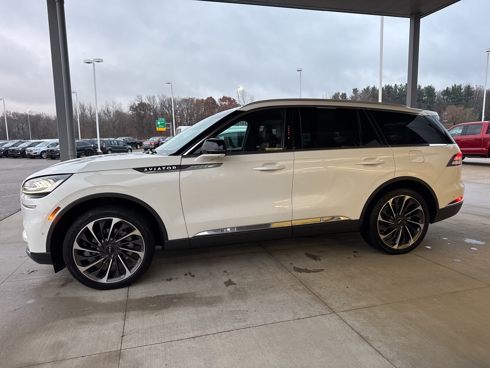 2023 Lincoln Aviator Reserve photo 3