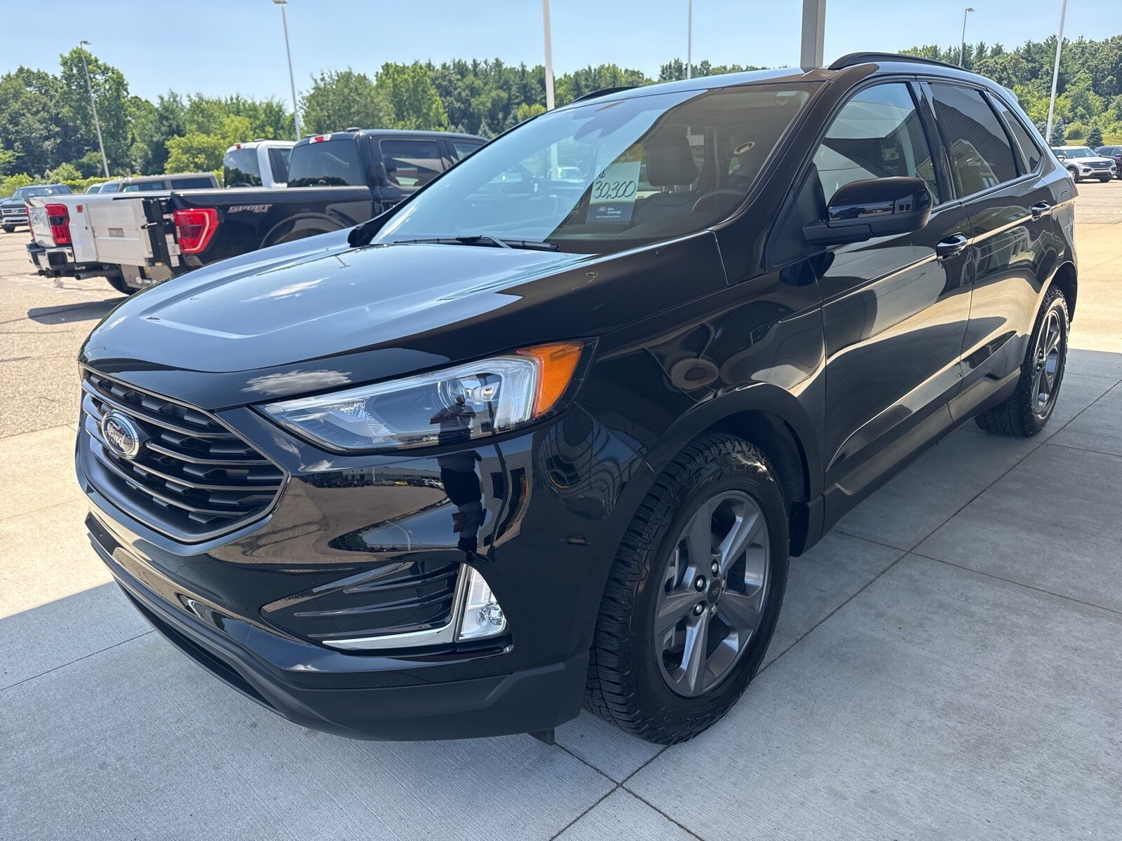 2023 Ford Edge SEL photo 2