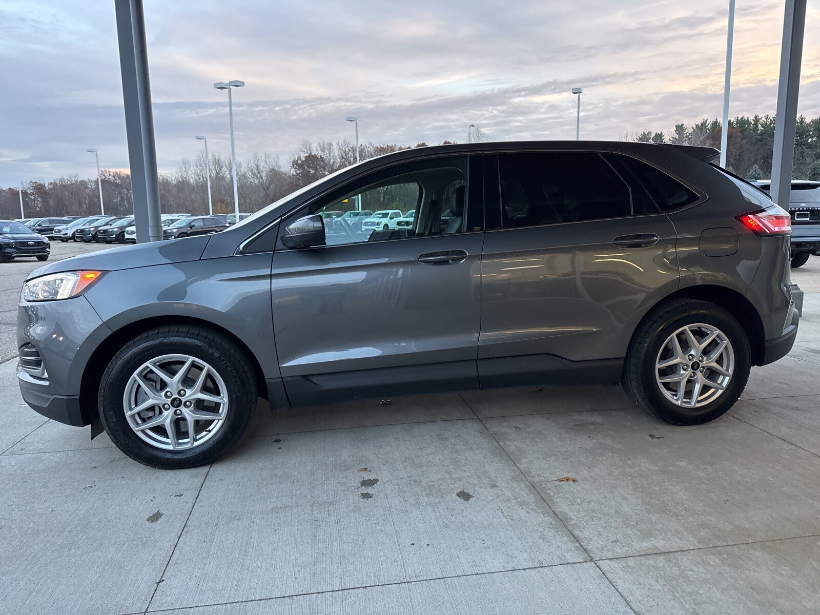 2024 Ford Edge SEL photo 2