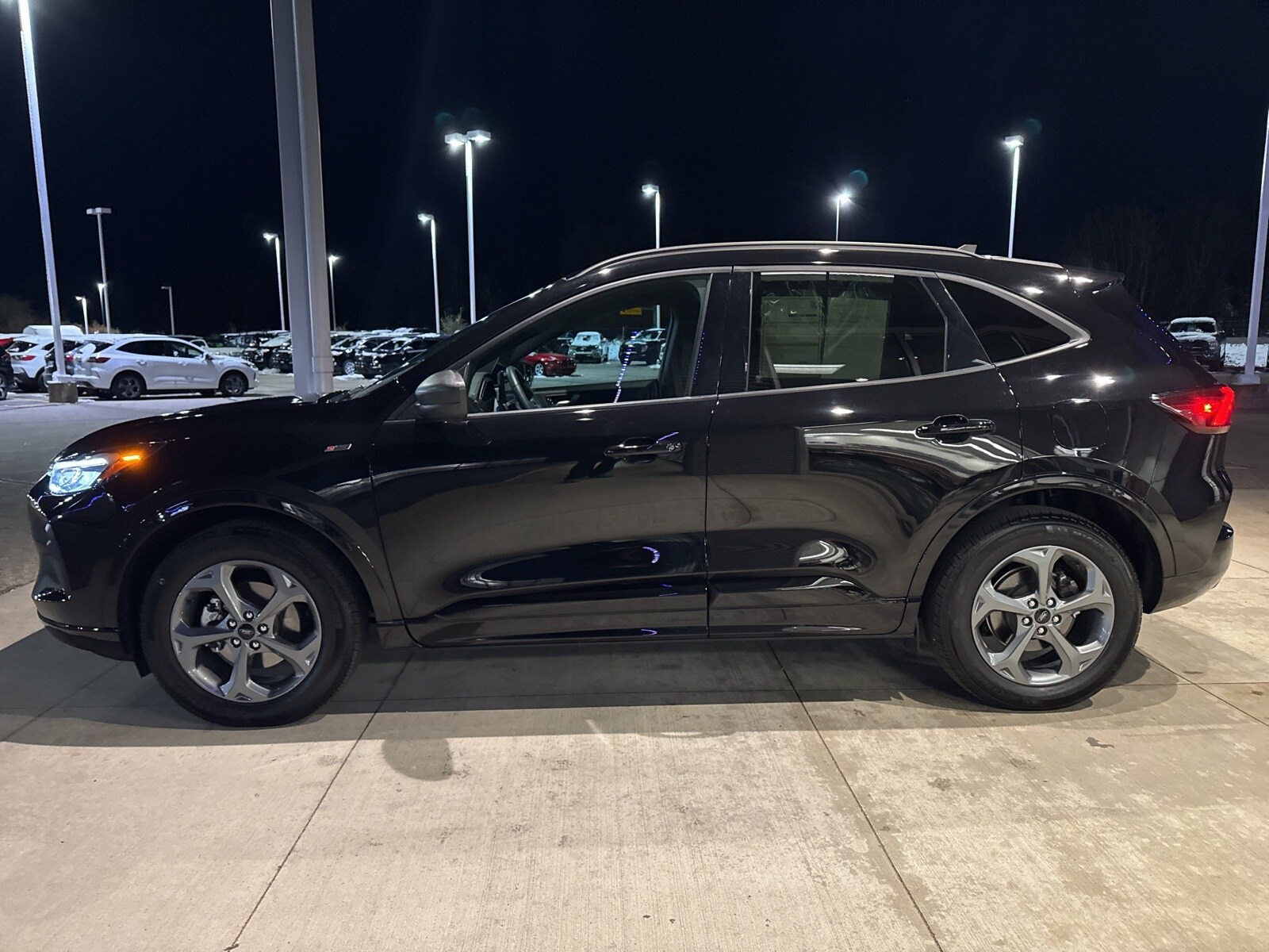 2023 Ford Escape ST-Line photo 3