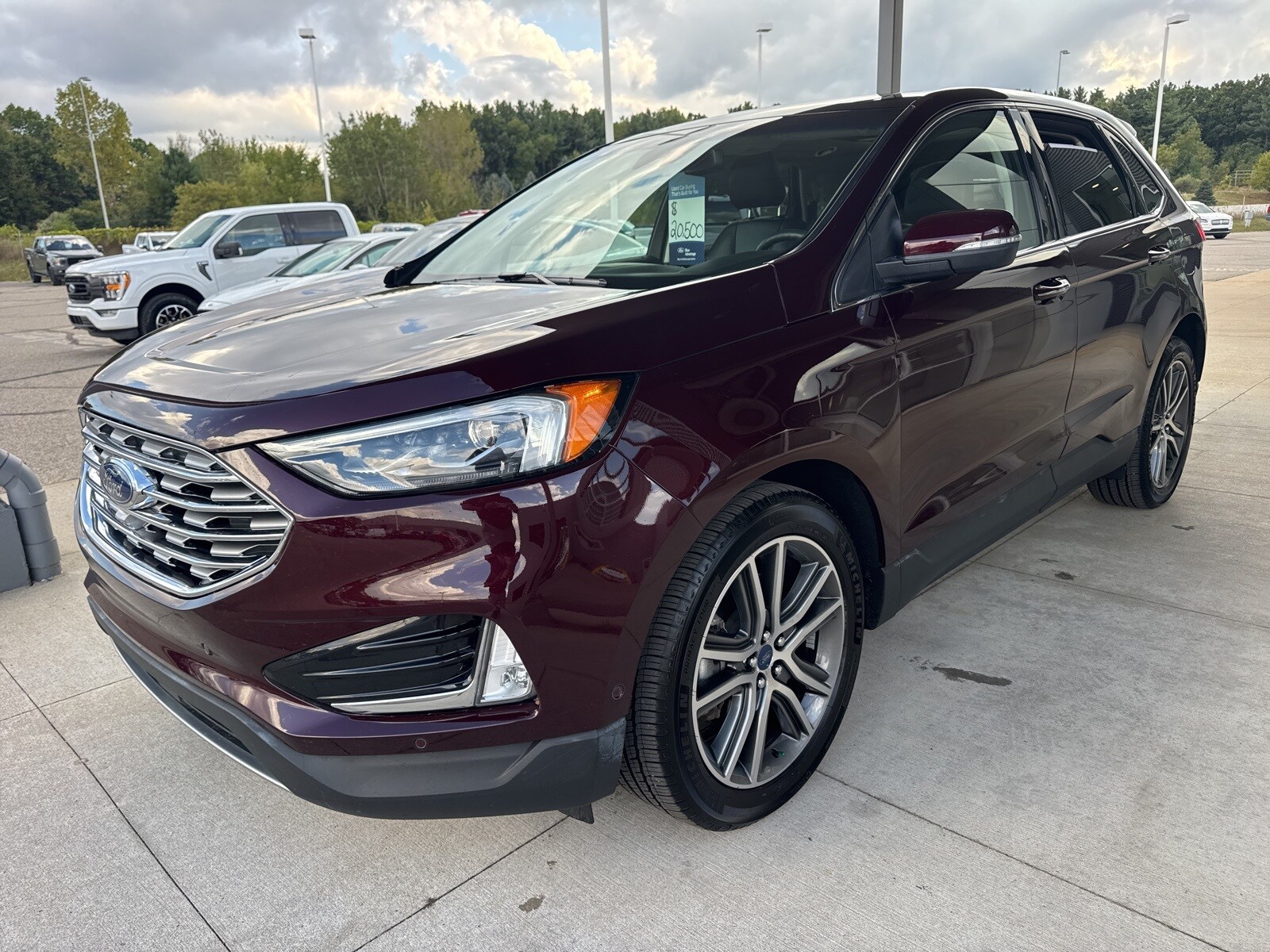 2019 Ford Edge Titanium photo 2