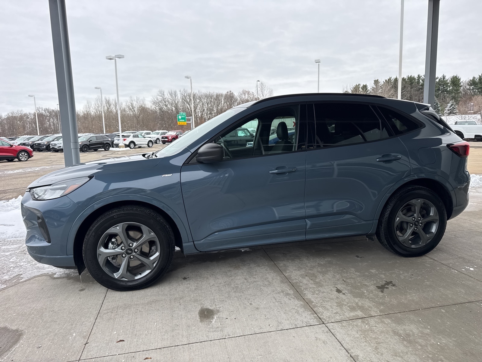 2023 Ford Escape ST-Line photo 2