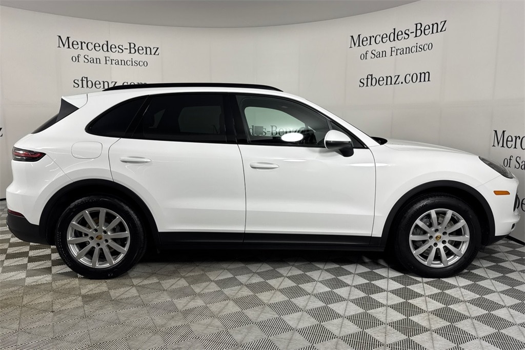 2020 Porsche Cayenne S photo 2