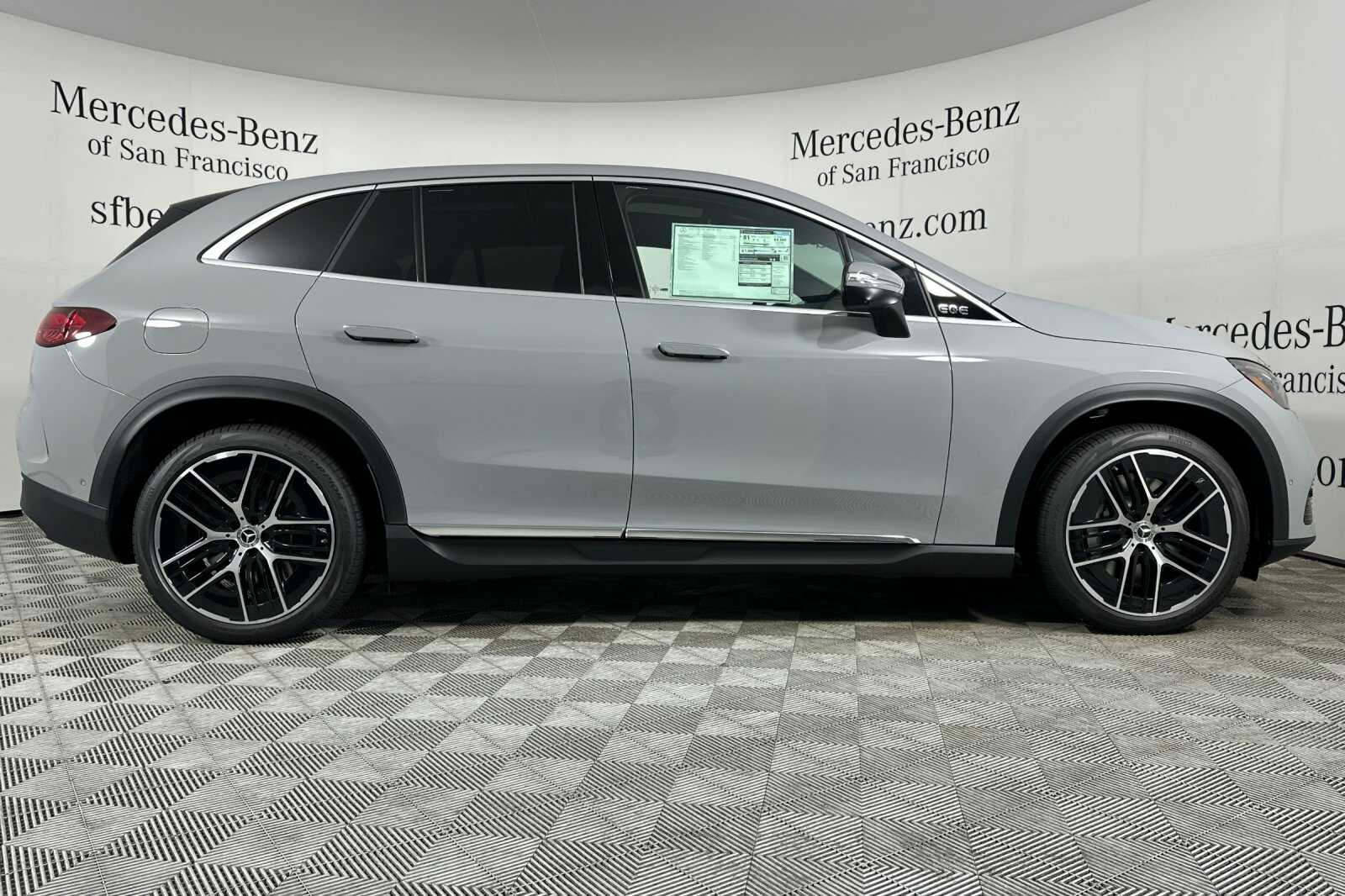 2025 Mercedes Benz 350 4MATIC photo 3