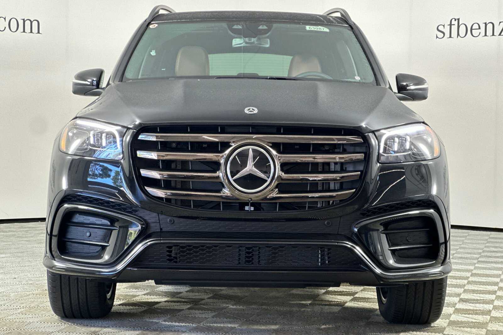 2025 Mercedes Benz GLS 450 4MATIC photo 2