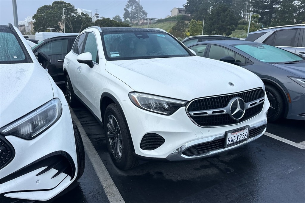 2026 Mercedes-Benz GLC GLC 300 photo 2