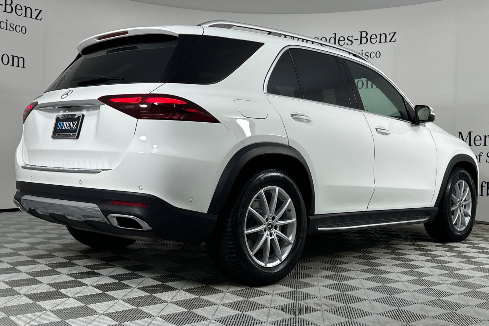 2025 Mercedes Benz GLE 350 4MATIC photo 3