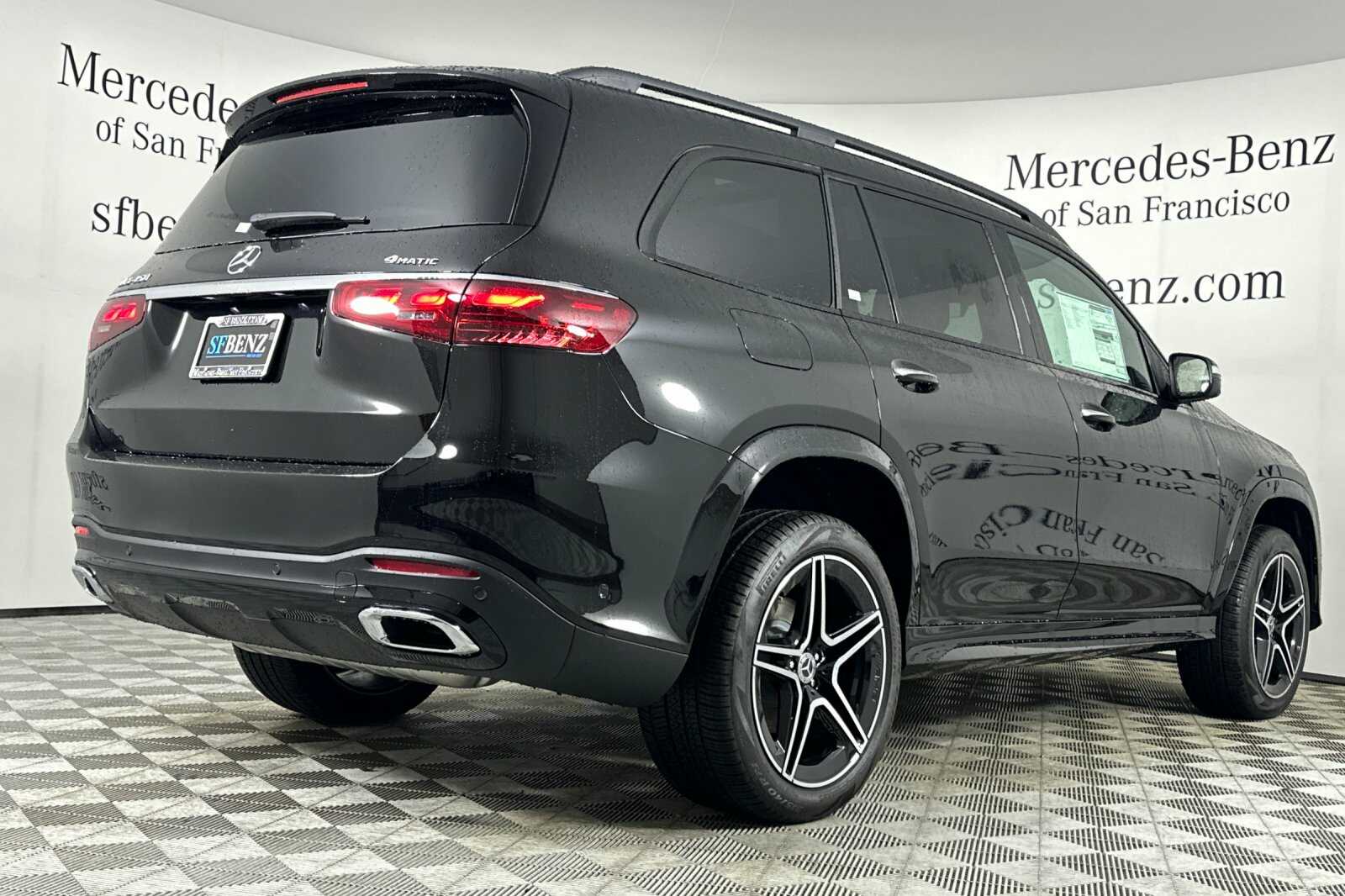 2025 Mercedes Benz GLS 450 4MATIC photo 4