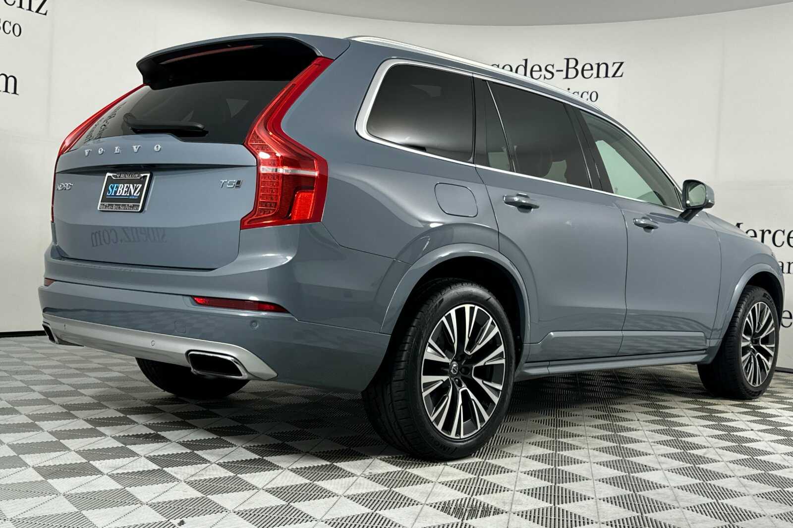 2020 Volvo XC90 T5 Momentum Sport photo 4