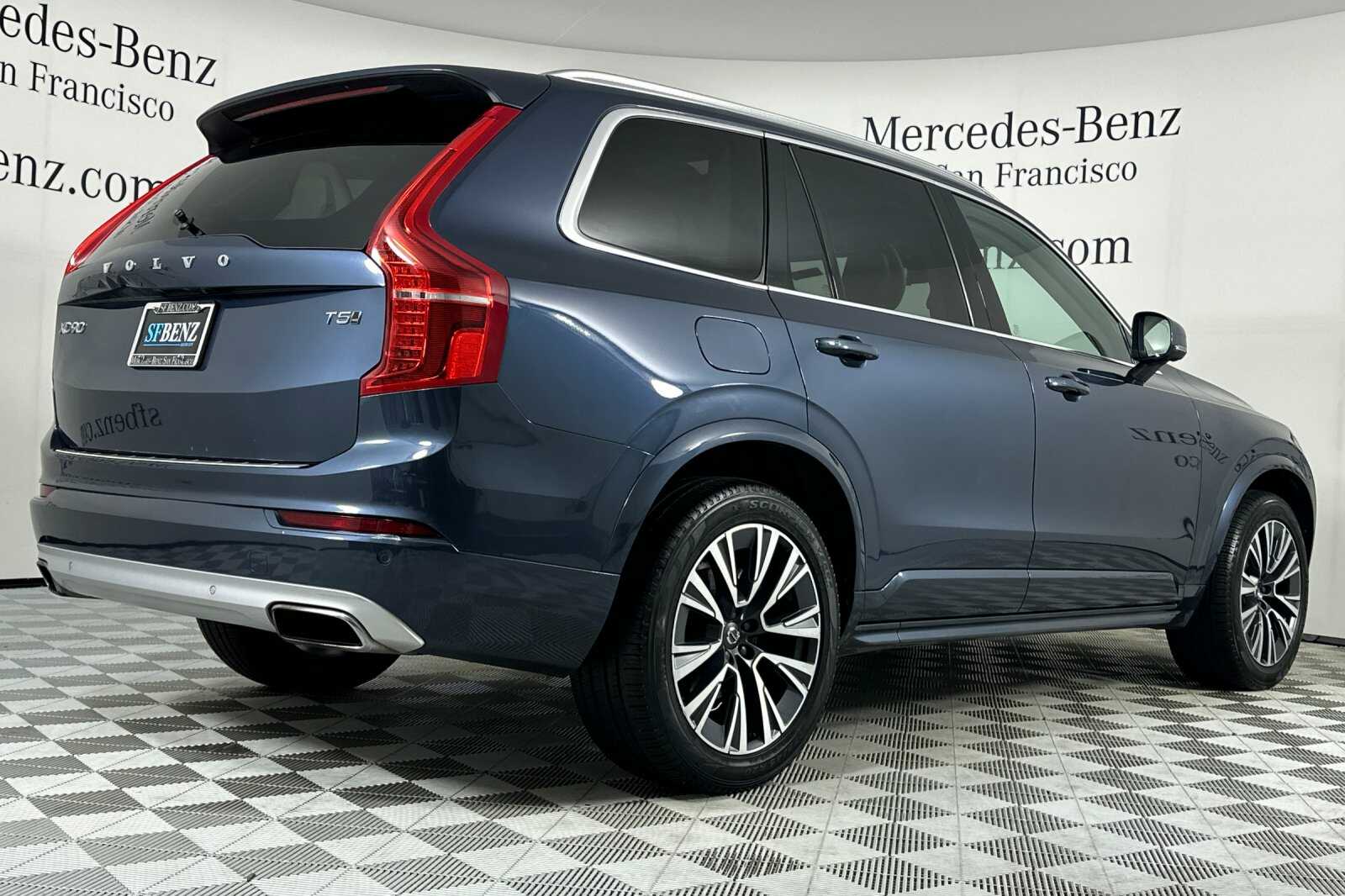 2020 Volvo XC90 T5 Momentum Sport photo 4