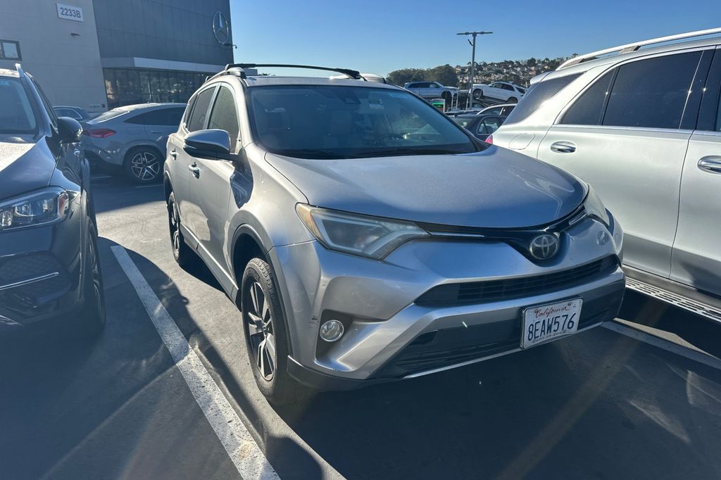 2018 Toyota RAV4 XLE photo 2