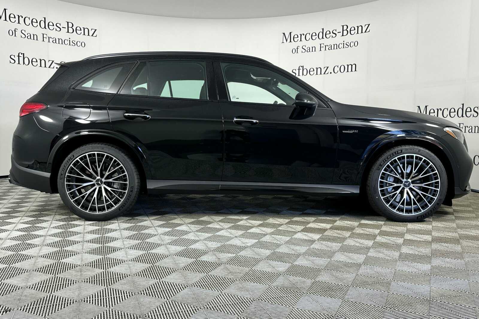 2025 Mercedes Benz GLC 43 AMG 4MATIC photo 4