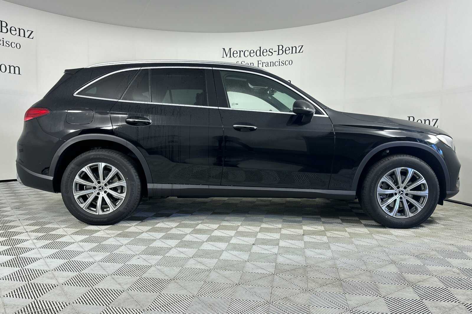 2026 Mercedes Benz GLC 300 4MATIC photo 3