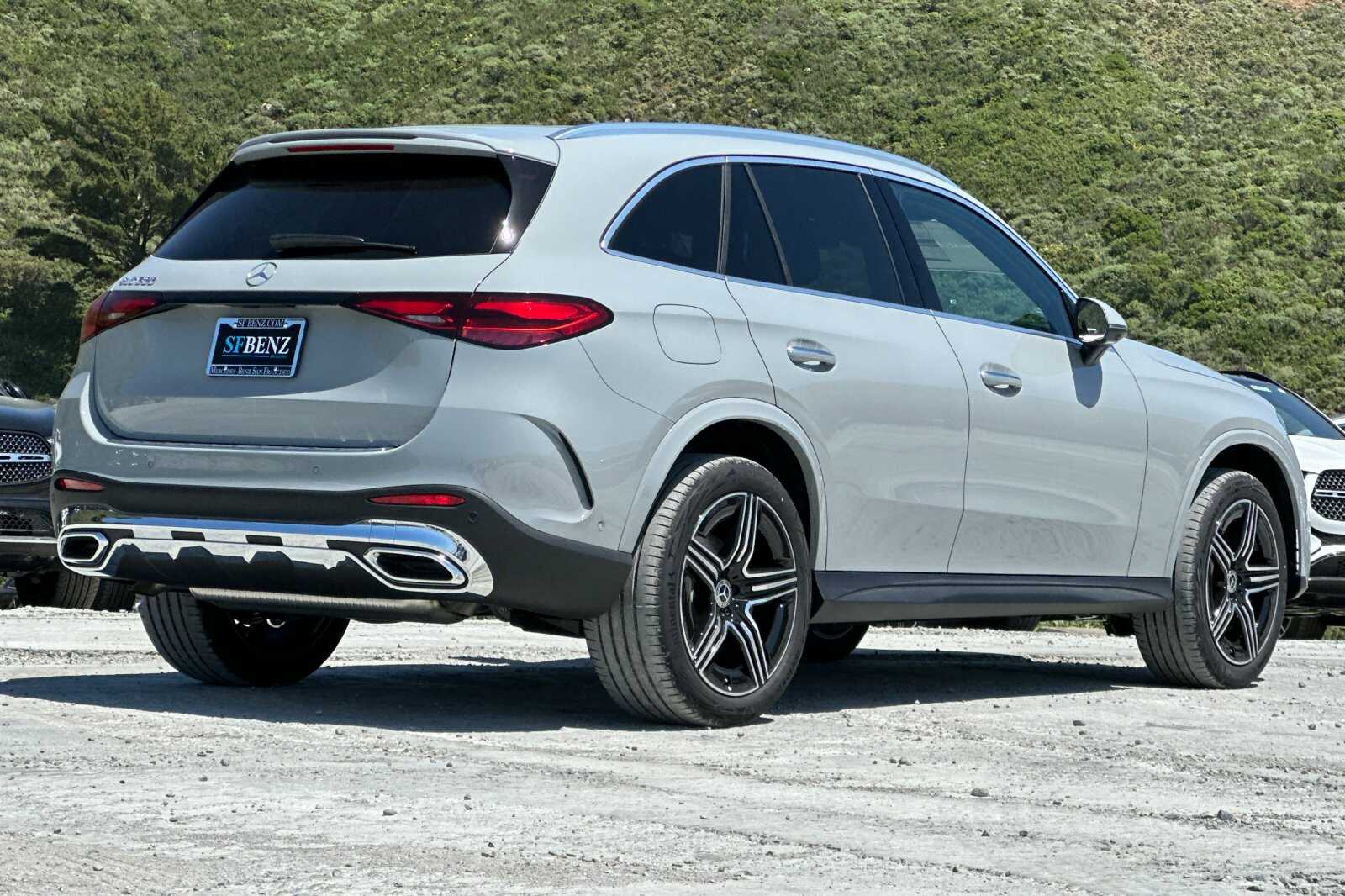2025 Mercedes Benz GLC 300 photo 4