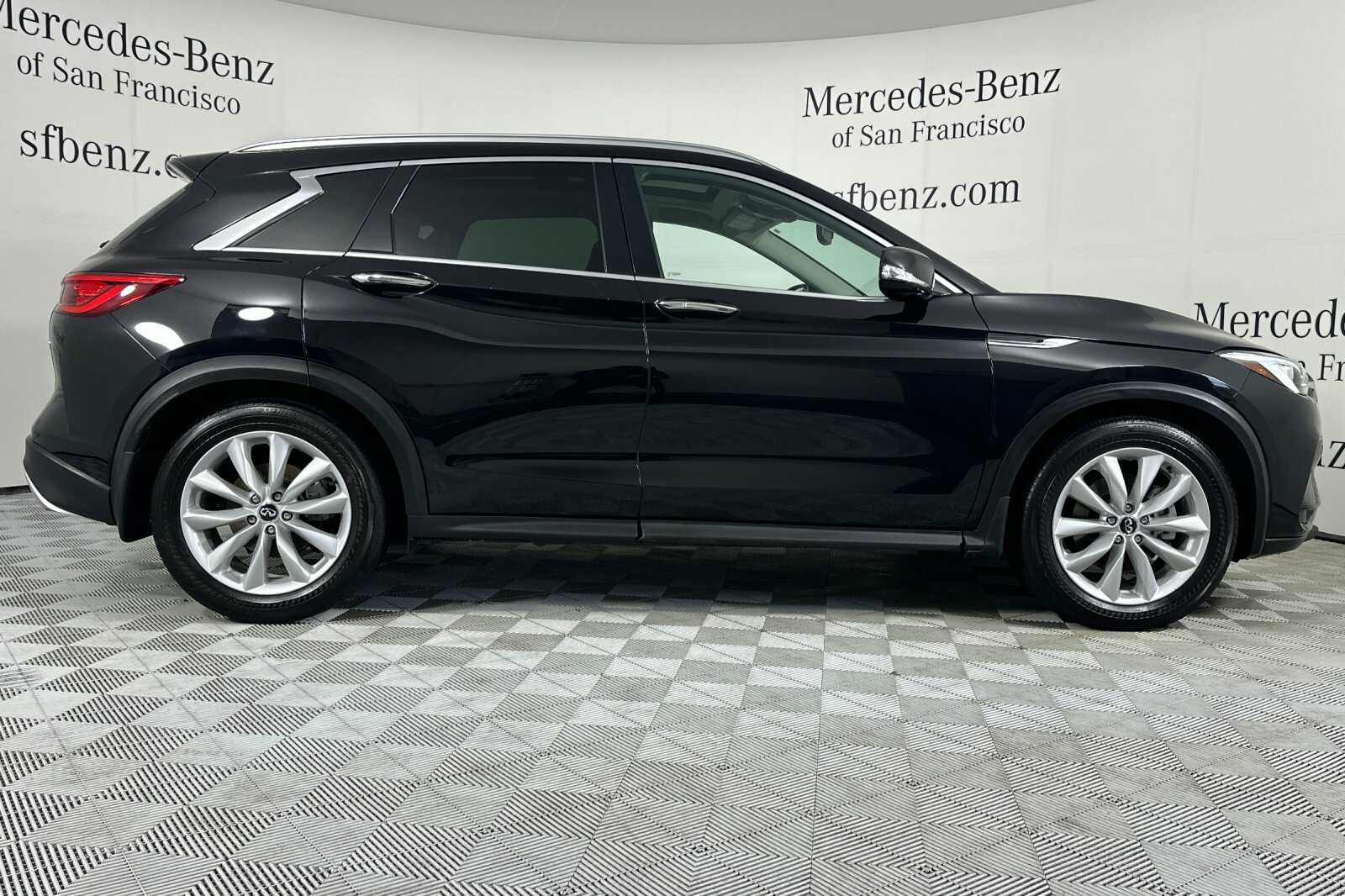 2019 Infiniti QX50 Essential SPORT photo 3