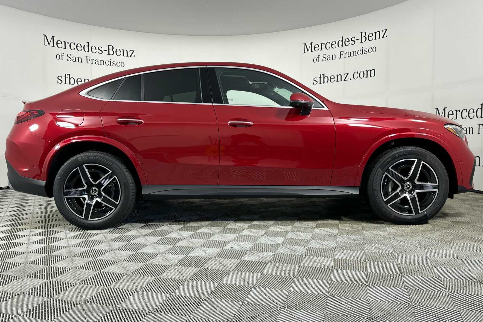 2025 Mercedes Benz GLC 300 4MATIC photo 4