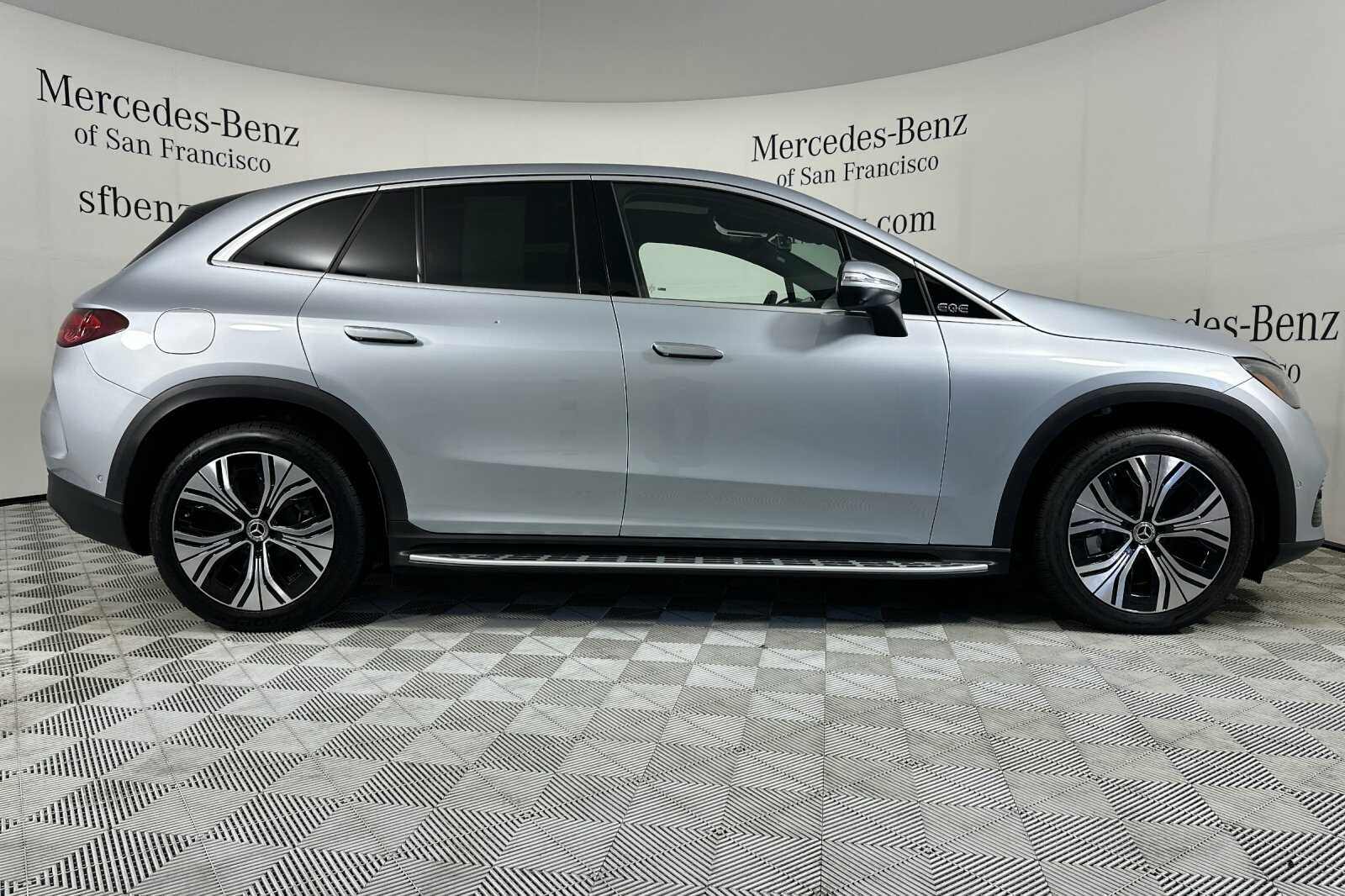 2025 Mercedes Benz 350 4MATIC photo 3