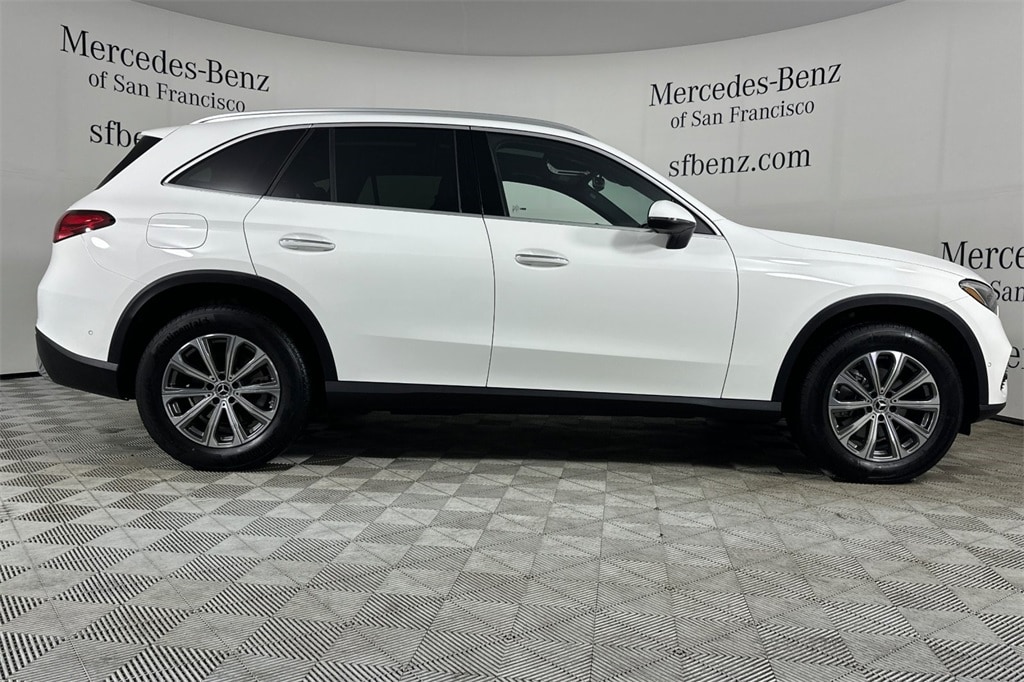 2026 Mercedes-Benz GLC GLC 300 photo 2