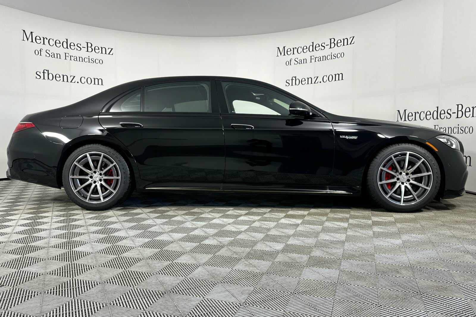 2025 Mercedes Benz S AMG 63 4MATIC photo 3