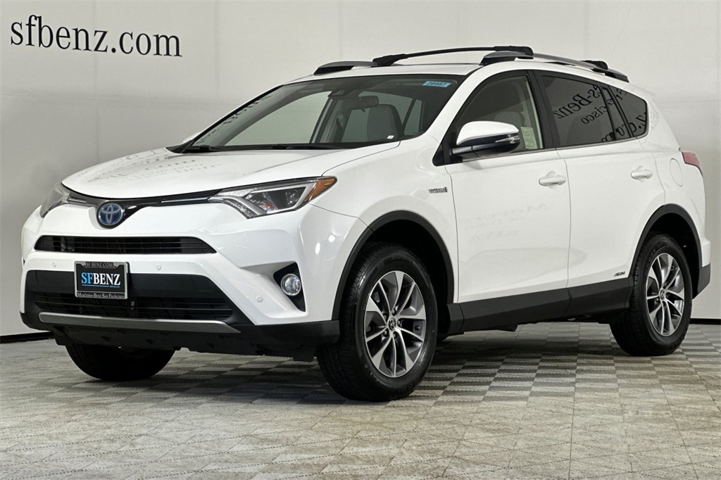 2018 Toyota RAV4 Hybrid XLE photo 3