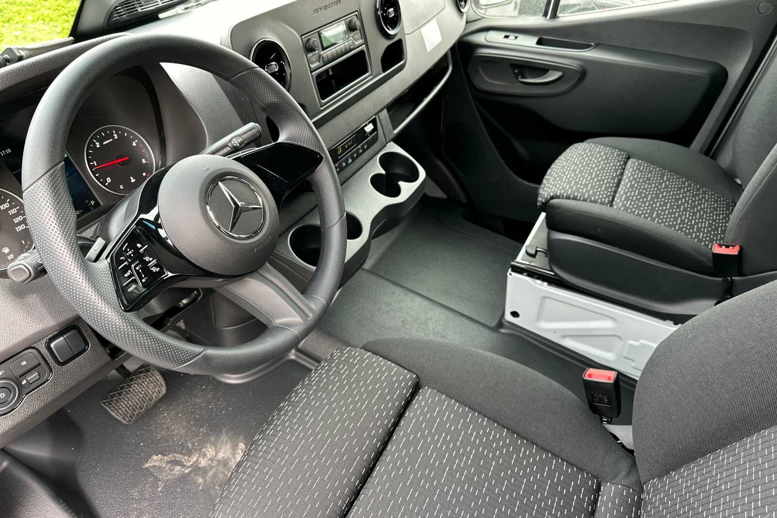 2025 Mercedes-Benz Sprinter Crew Van Base - Photo 8