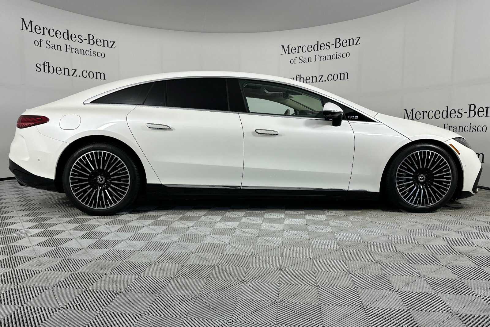 2022 Mercedes Benz EQS Sedan 580 4MATIC photo 3