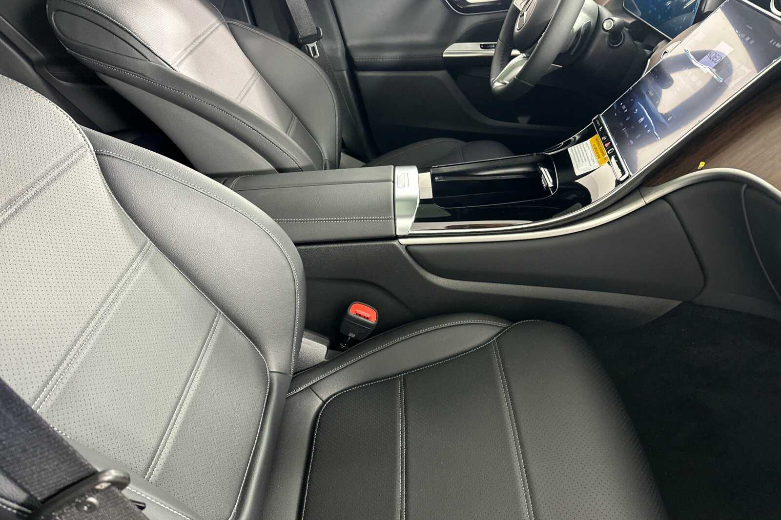 2026 Mercedes Benz GLC 300 4MATIC photo 3