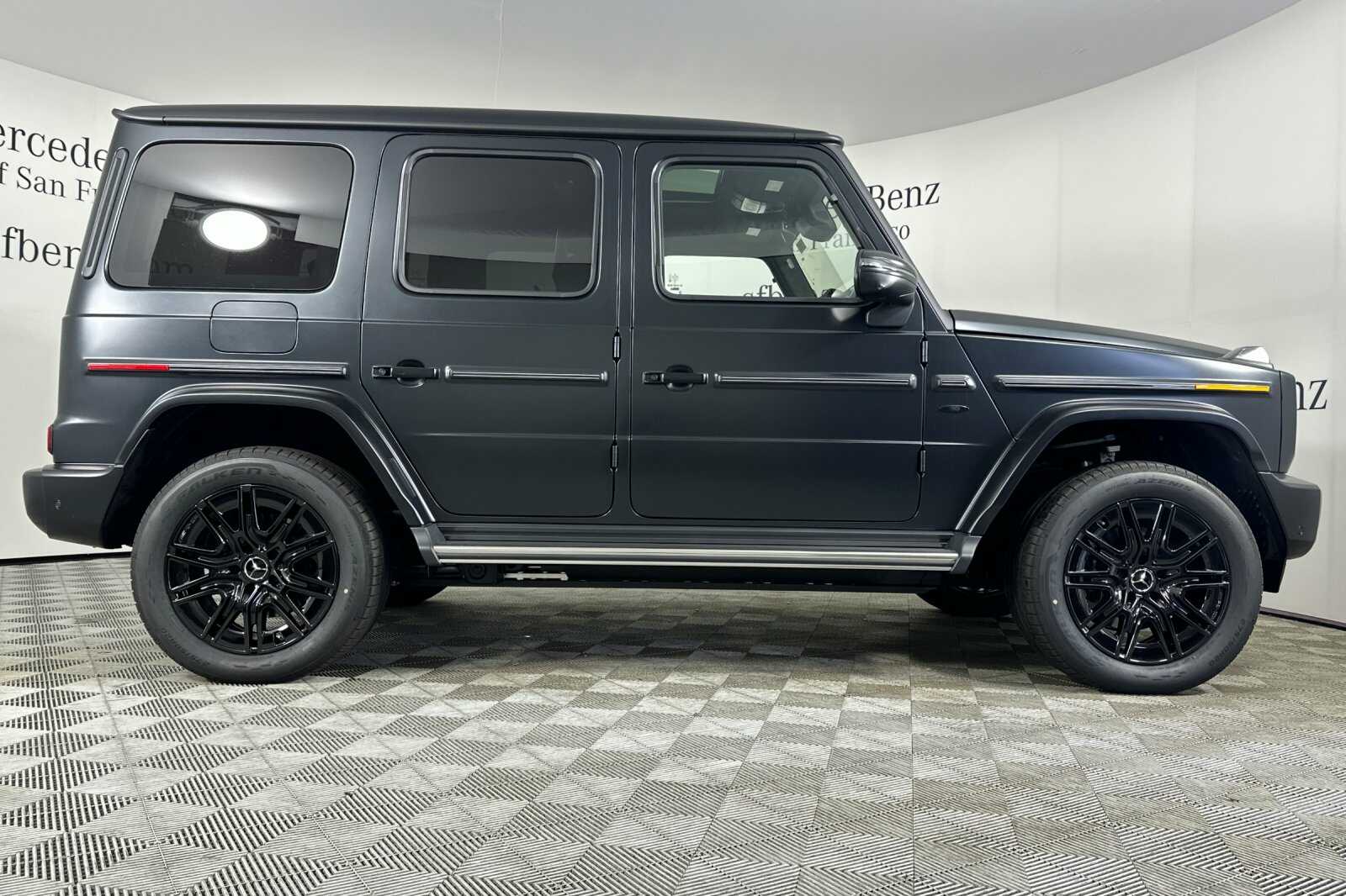 2025 Mercedes Benz G photo 3