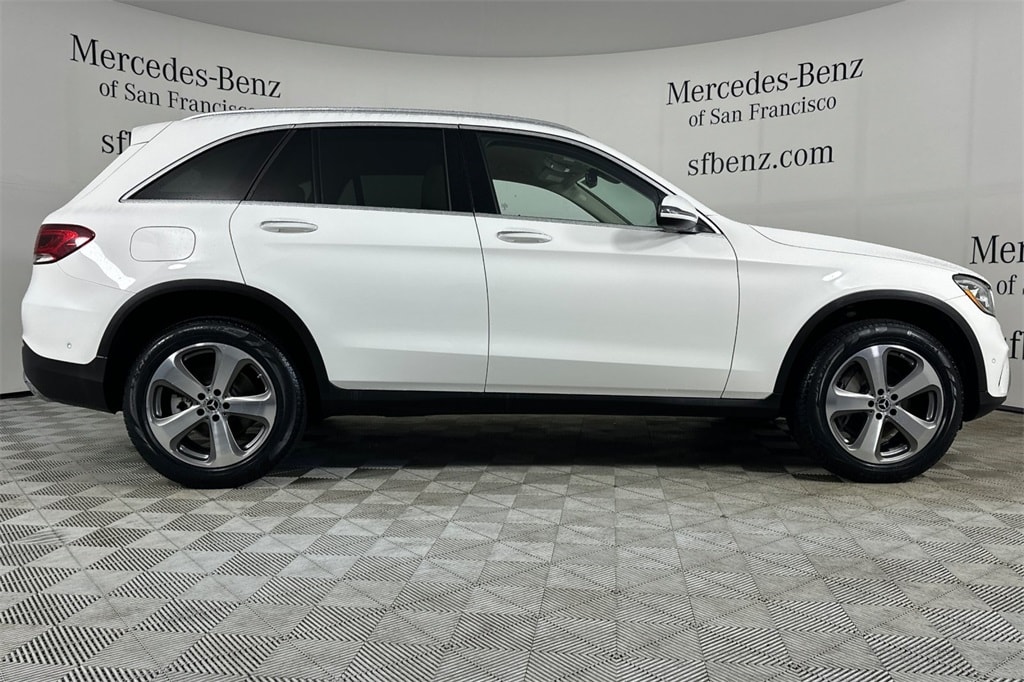 2022 Mercedes-Benz GLC GLC 300 photo 2