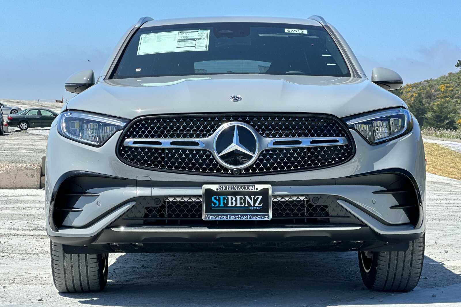 2025 Mercedes Benz GLC 300 photo 2