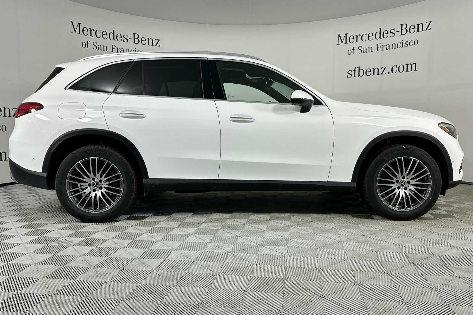 2026 Mercedes Benz GLC 300 photo 3