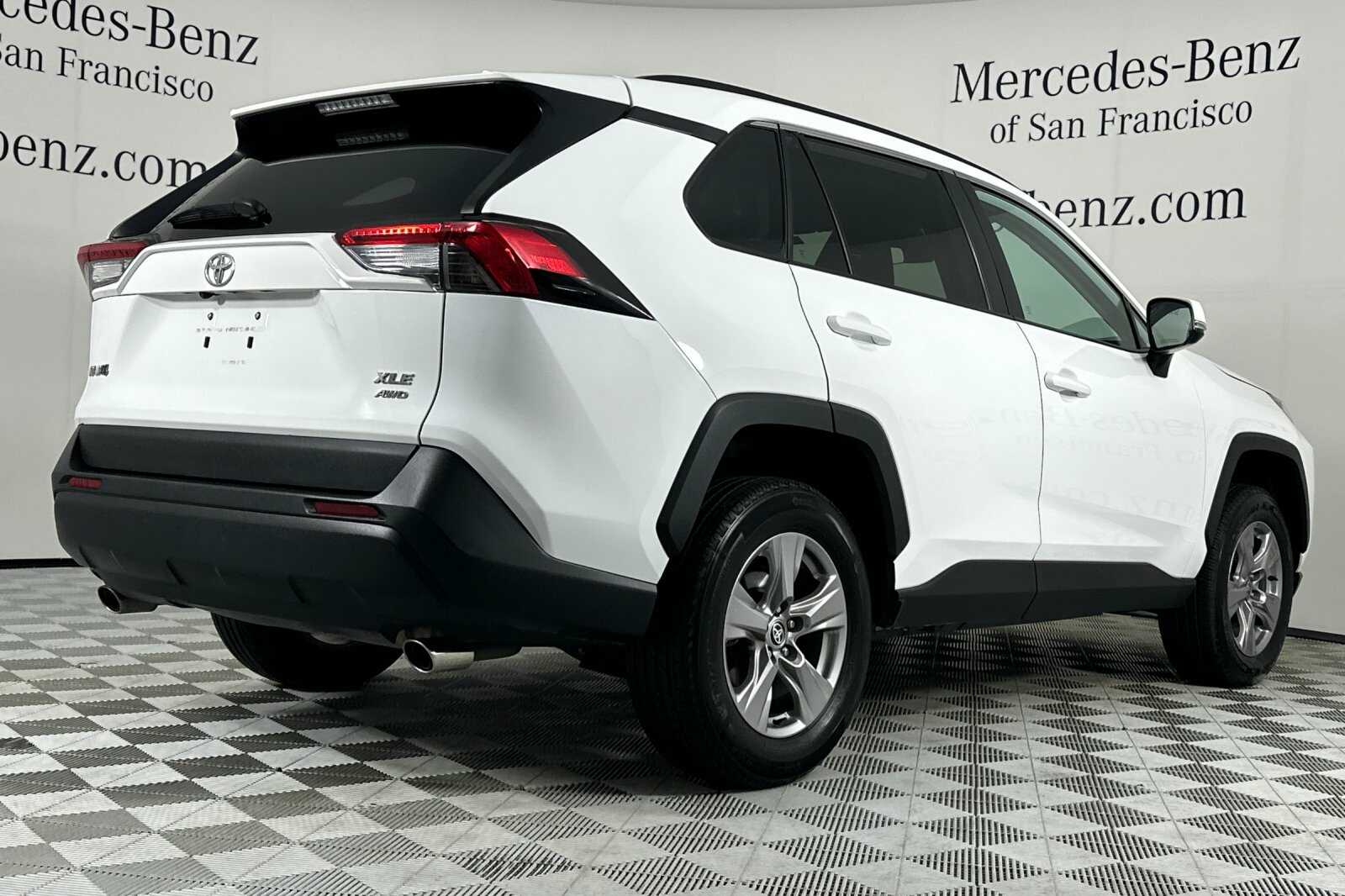 2023 Toyota RAV4 XLE Sport photo 4