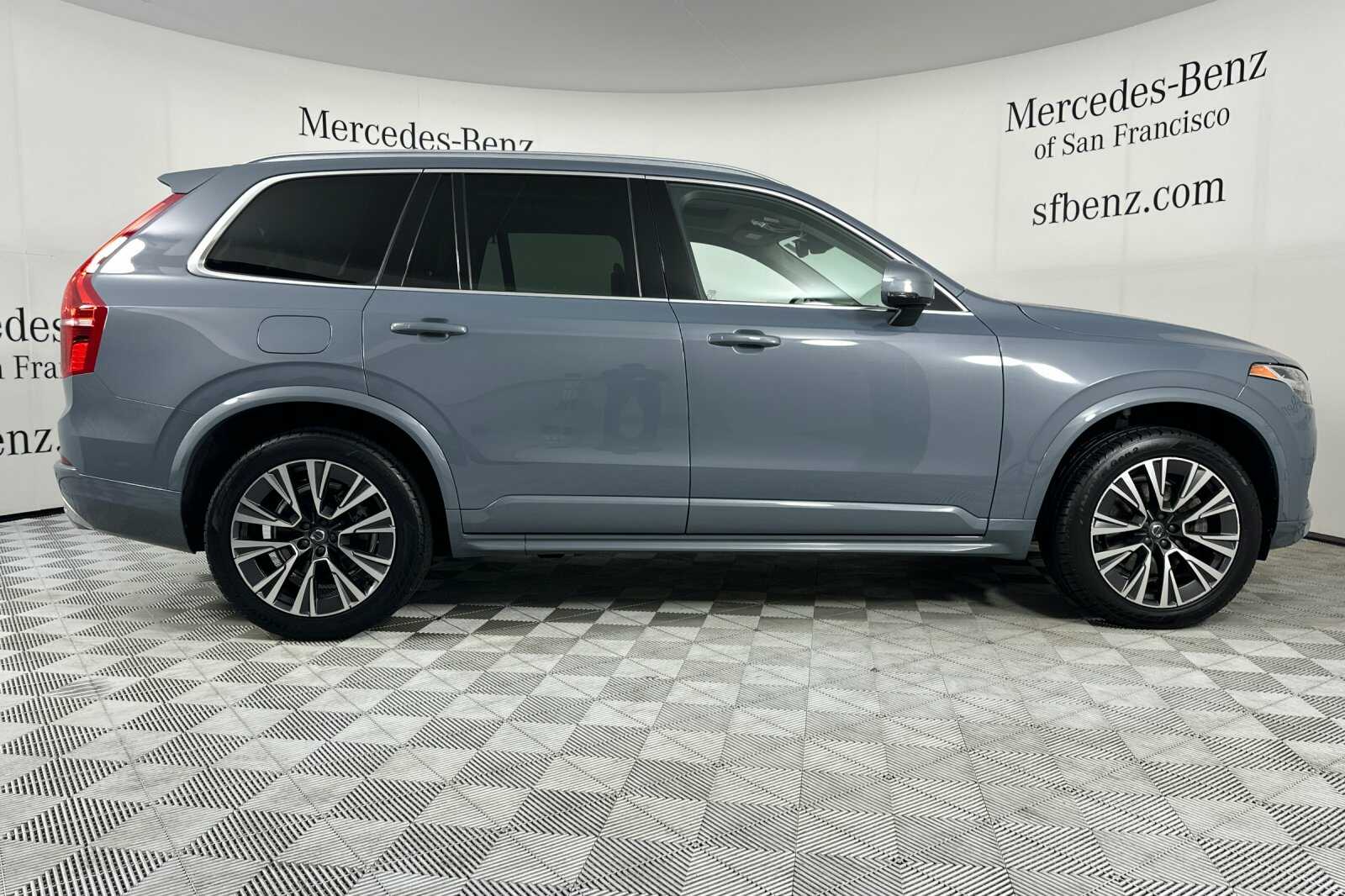 2020 Volvo XC90 T5 Momentum Sport photo 3
