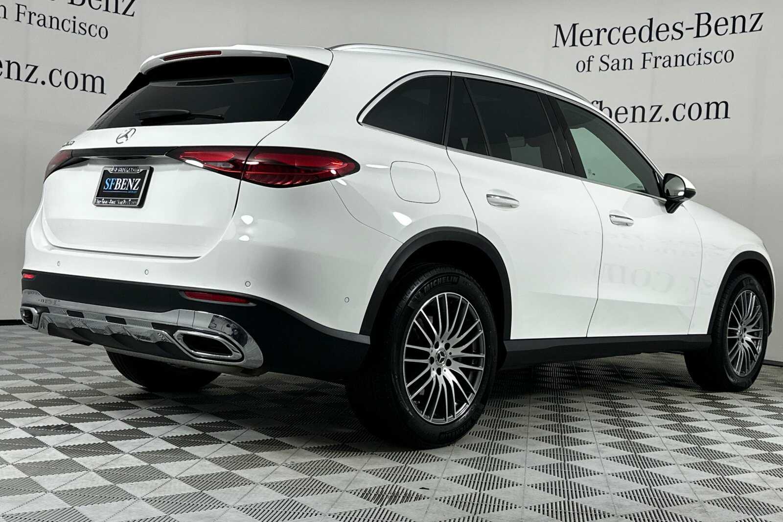 2025 Mercedes Benz GLC 300 photo 4