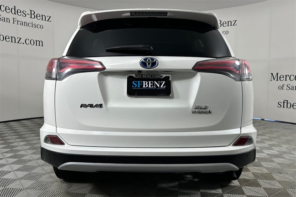 2018 Toyota RAV4 Hybrid XLE photo 4